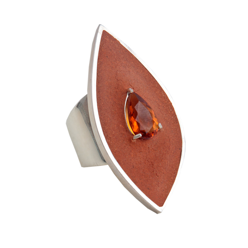 Silvia-Blumberg_Anel-Prata-Reciclada-Po-de-Tijolo-e-Citrino