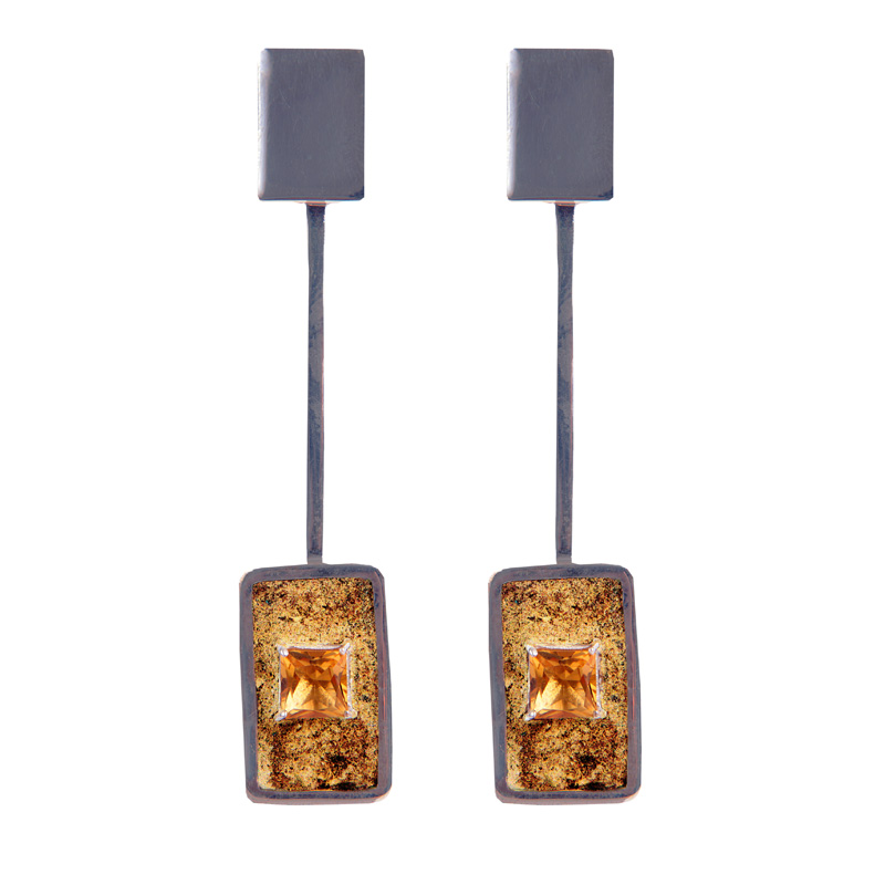 Silvia-Blumberg_Brinco-em-prata-com-areia-da-praia-do-Leblon-e-citrino