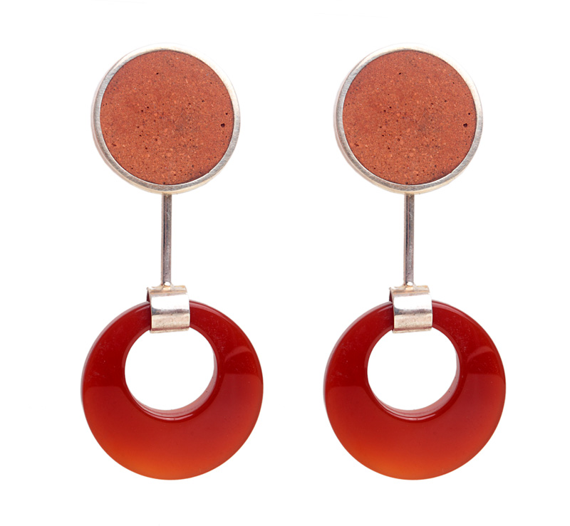 Silvia-Blumberg_Brinco-redondo-com-po-de-tijolo